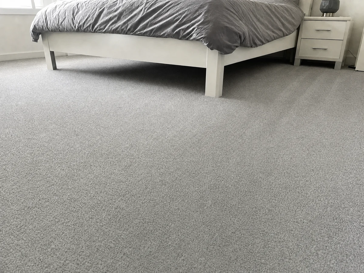 Bedroom carpet, traffic lanes after cleaning