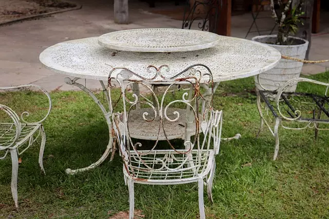 Metal outdoor furniture cleaning